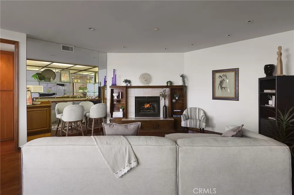 1432 Camden #301 Los Angeles, CA 90025