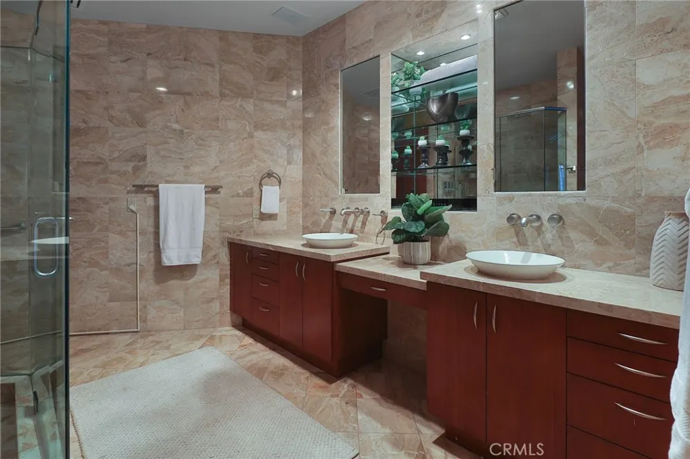 1432 Camden #301 Los Angeles, CA 90025