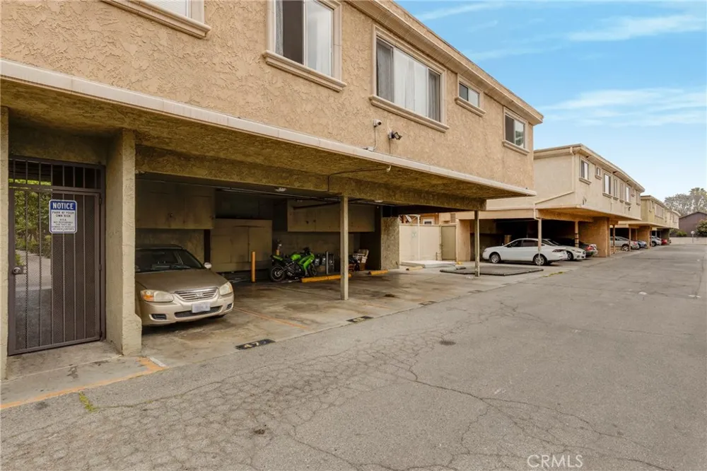 20214 Cohasset Street #16 Winnetka, CA 91306
