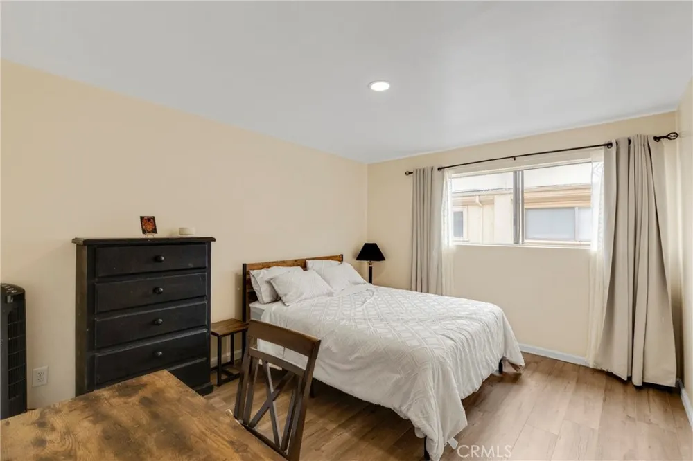 20214 Cohasset Street #16 Winnetka, CA 91306
