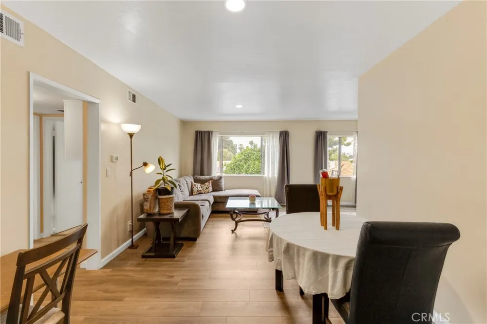 20214 Cohasset Street #16 Winnetka, CA 91306