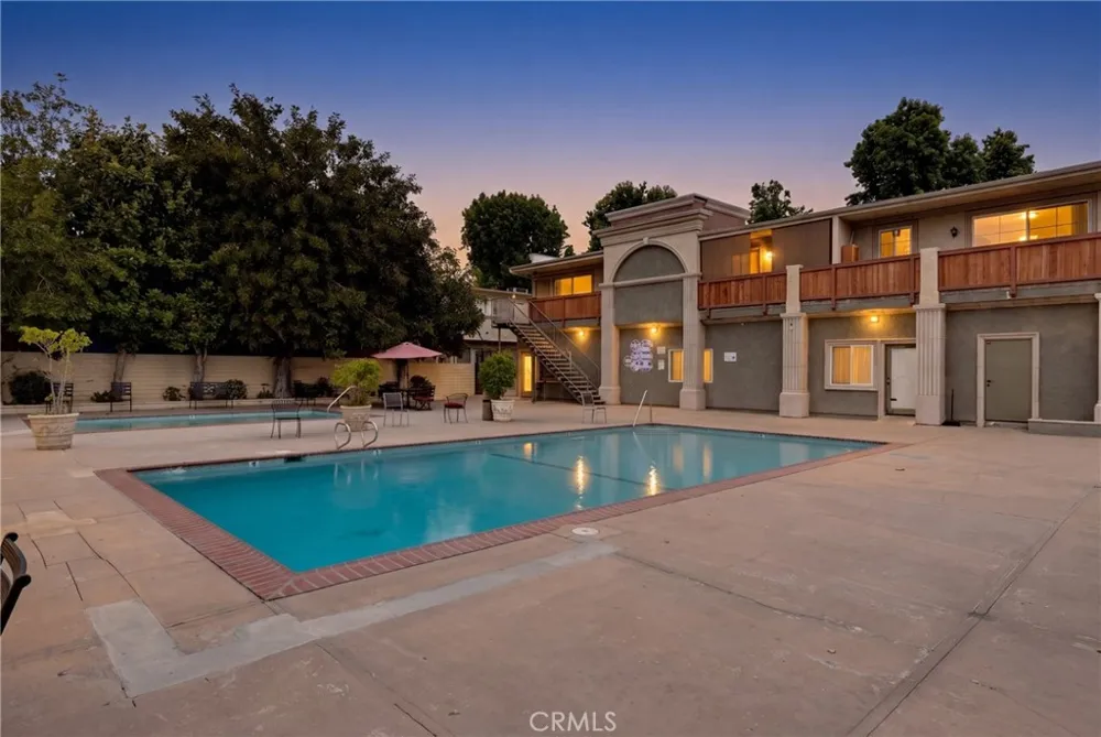 20214 Cohasset Street #16 Winnetka, CA 91306