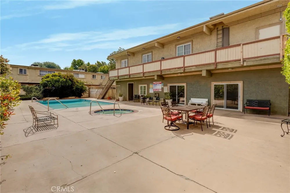 20214 Cohasset Street #16 Winnetka, CA 91306