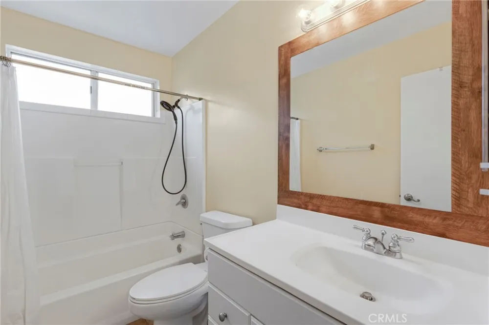 20214 Cohasset Street #16 Winnetka, CA 91306