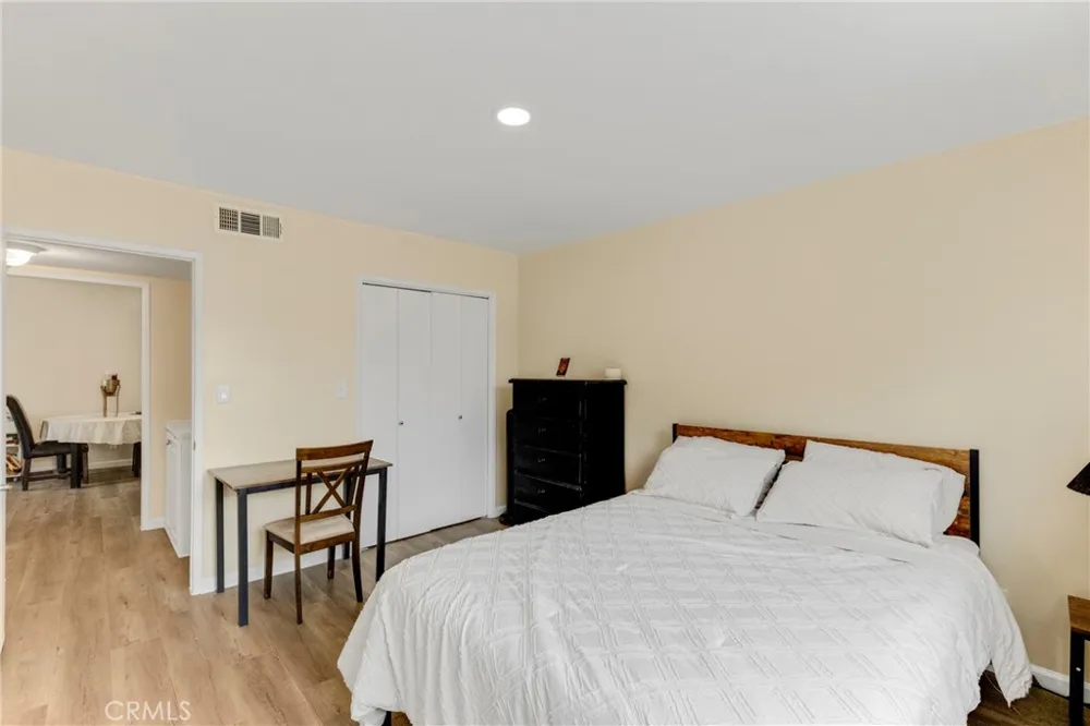 20214 Cohasset Street #16 Winnetka, CA 91306