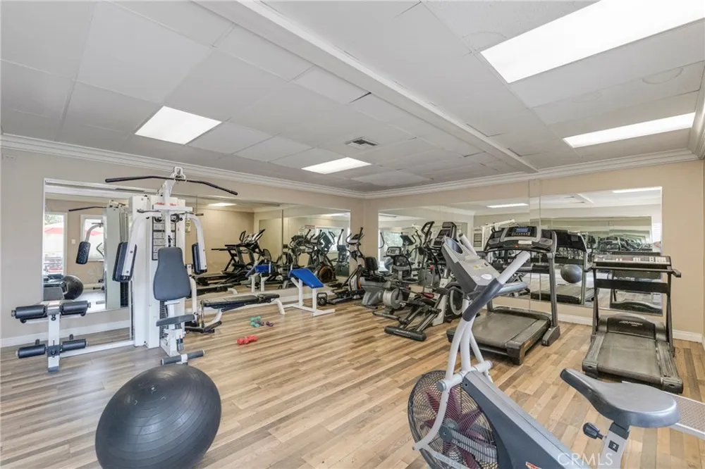 20214 Cohasset Street #16 Winnetka, CA 91306