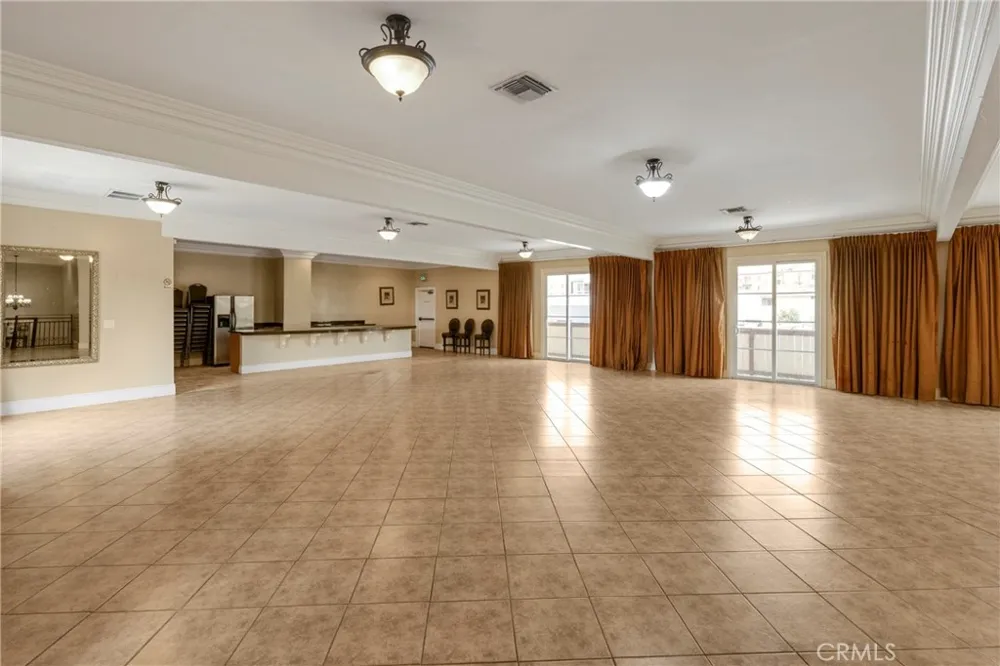 20214 Cohasset Street #16 Winnetka, CA 91306