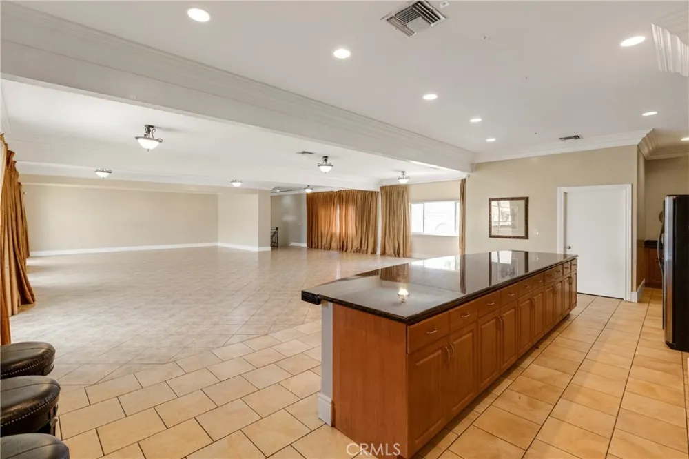 20214 Cohasset Street #16 Winnetka, CA 91306