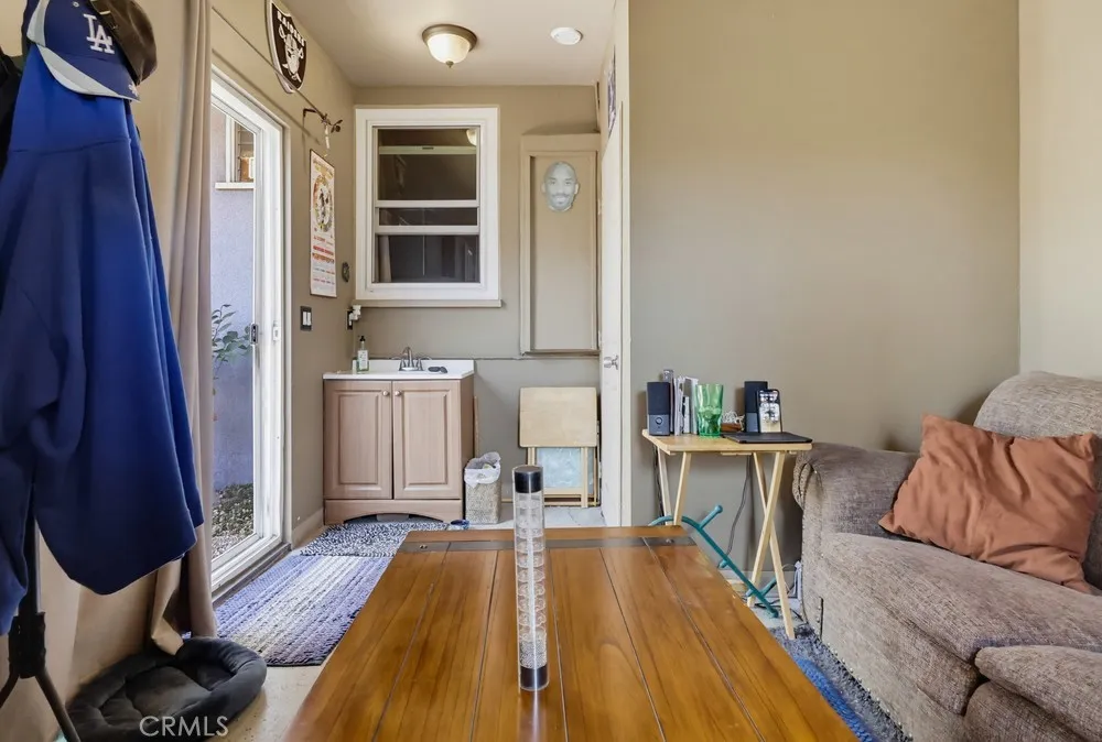 318 E Plenty Long Beach, CA 90805
