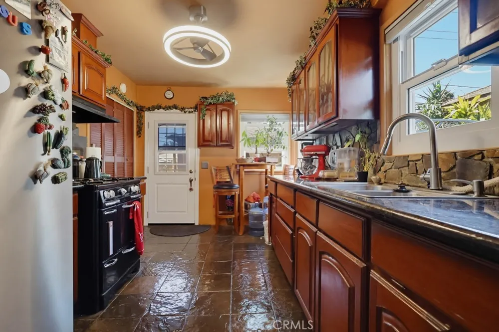 318 E Plenty Long Beach, CA 90805