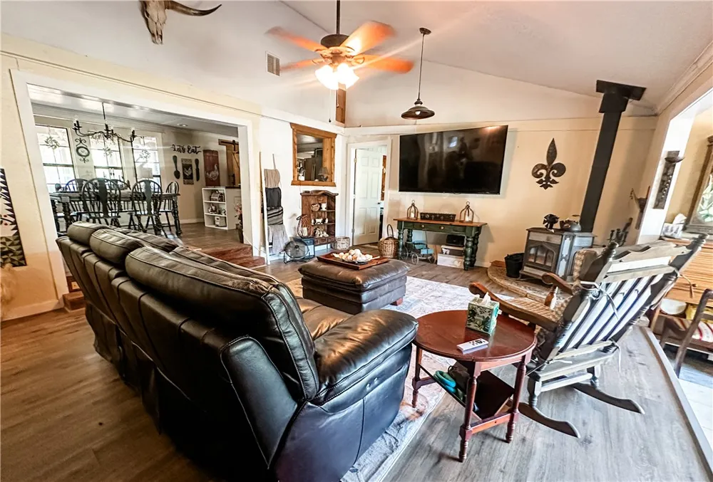 8914 Gilpin Lane Iola, TX 77861