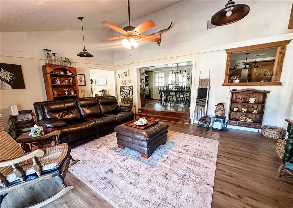 8914 Gilpin Lane Iola, TX 77861