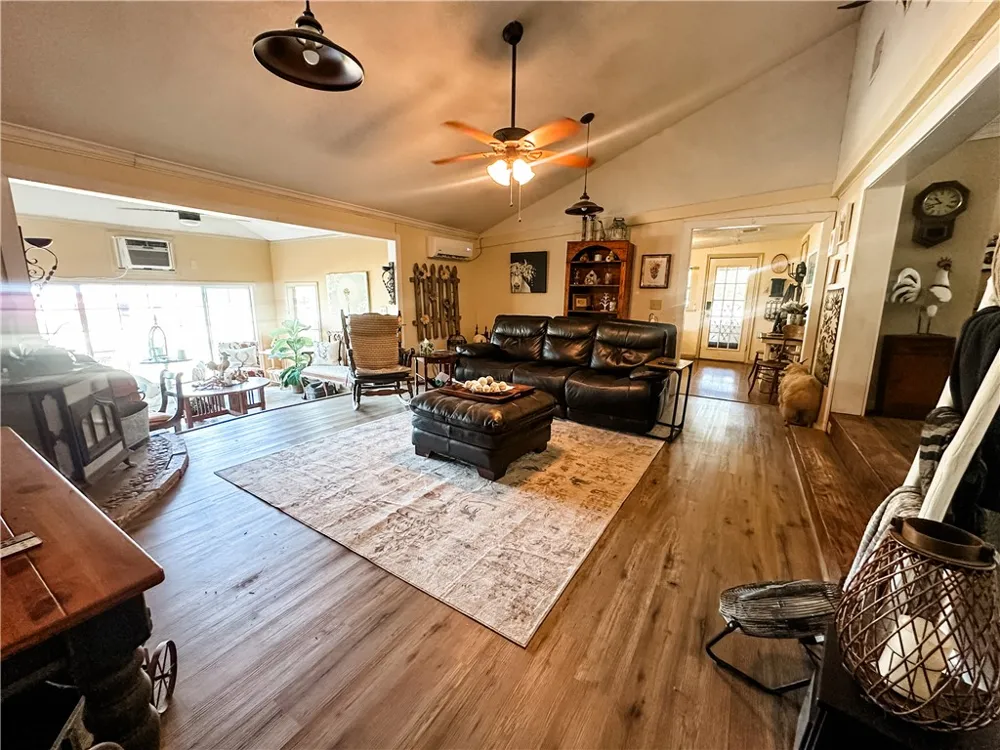 8914 Gilpin Lane Iola, TX 77861