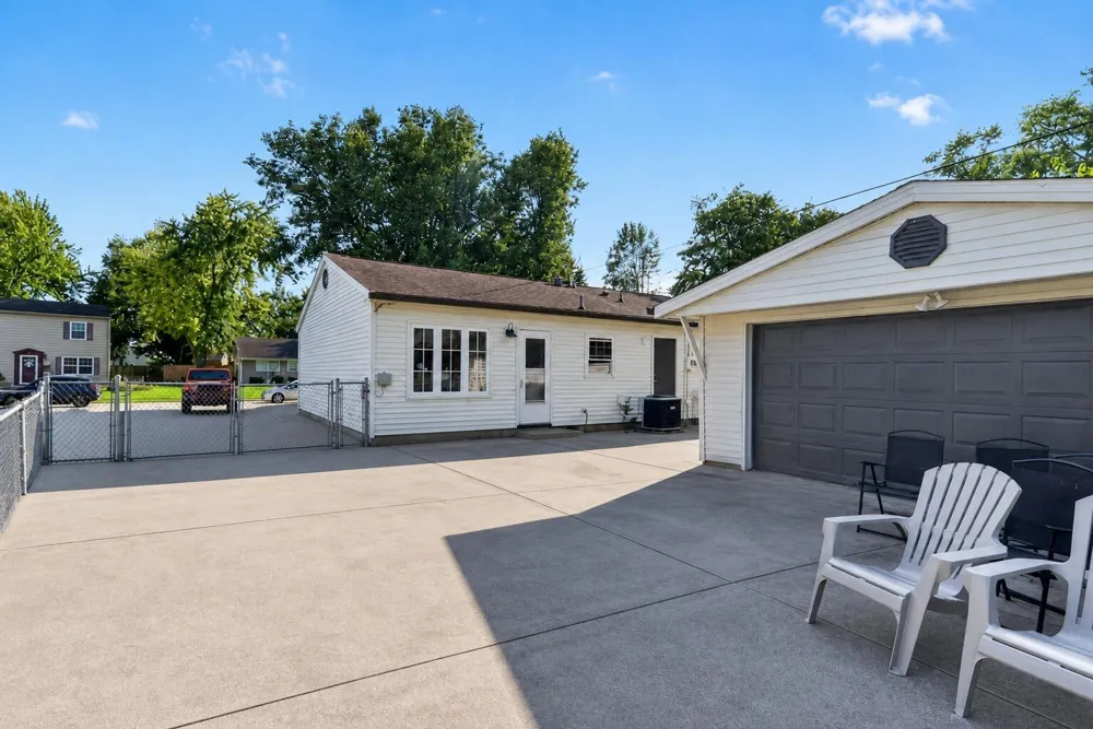 2706 Streamside Drive Columbus, IN 47203