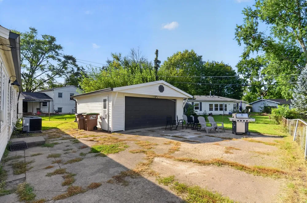 2706 Streamside Drive Columbus, IN 47203