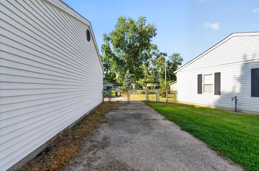 2706 Streamside Drive Columbus, IN 47203