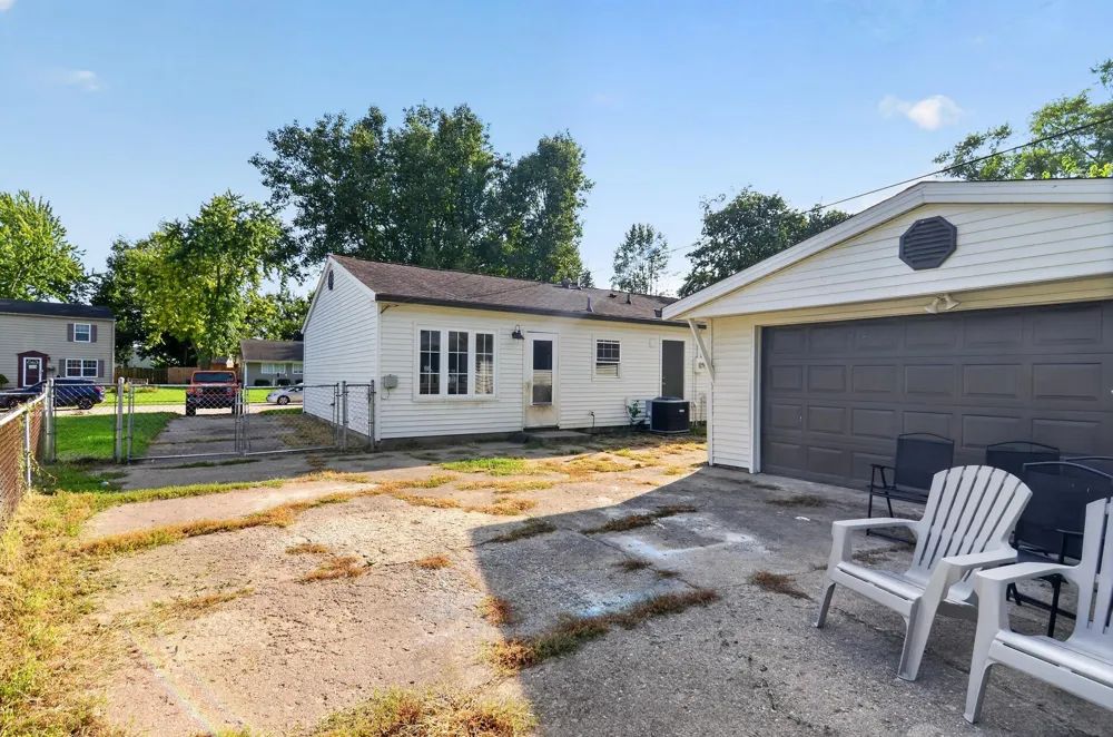 2706 Streamside Drive Columbus, IN 47203