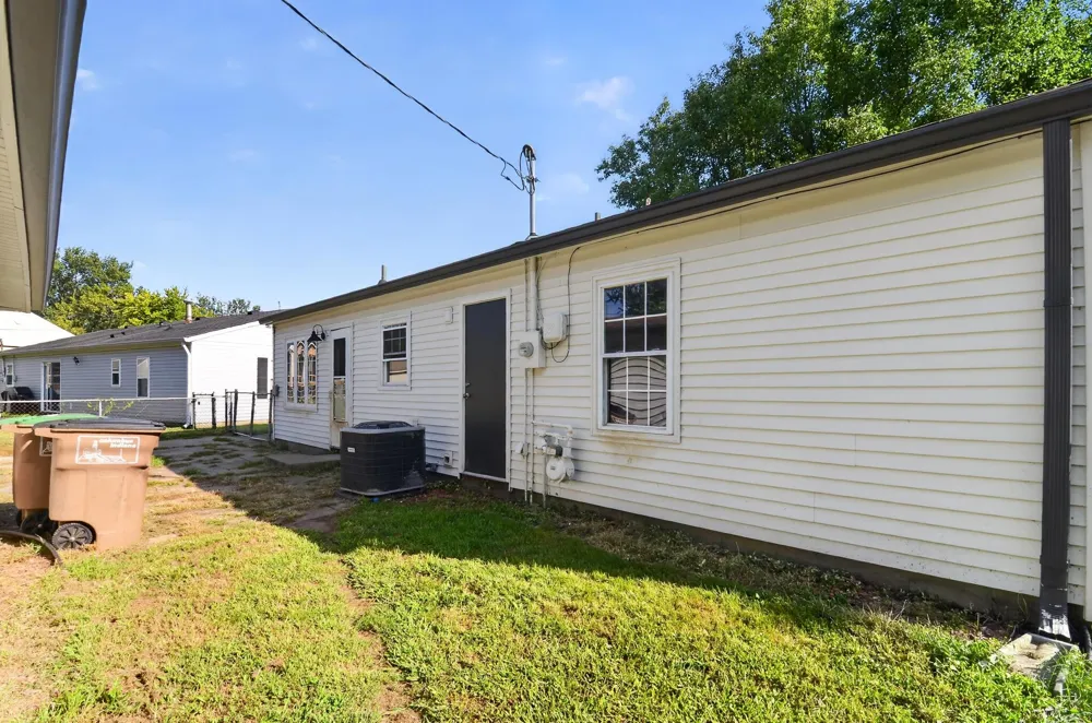 2706 Streamside Drive Columbus, IN 47203
