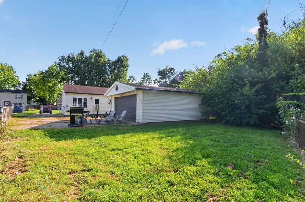 2706 Streamside Drive Columbus, IN 47203