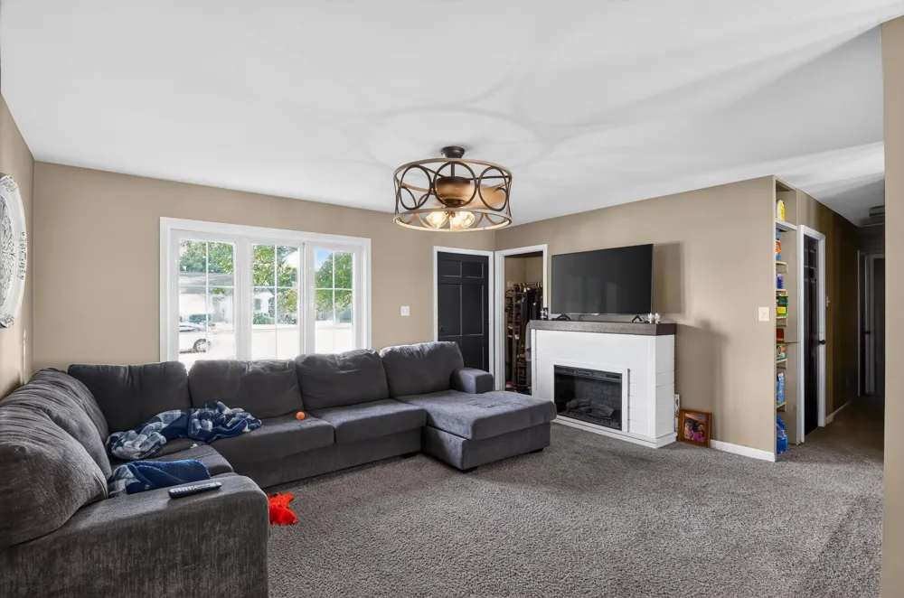 2706 Streamside Drive Columbus, IN 47203