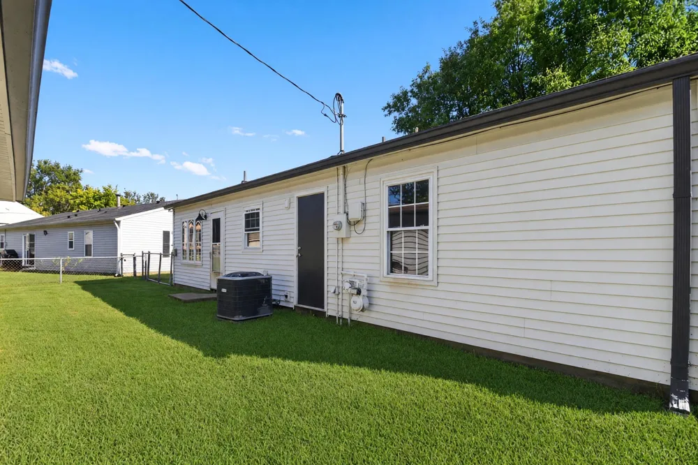 2706 Streamside Drive Columbus, IN 47203