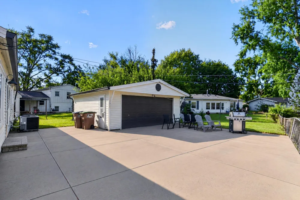 2706 Streamside Drive Columbus, IN 47203