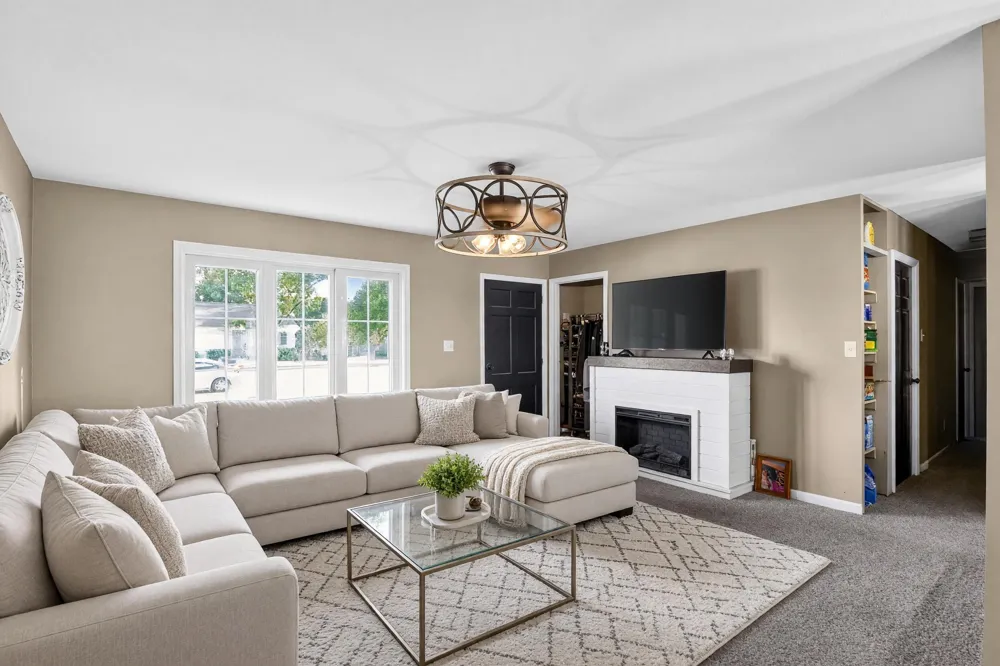 2706 Streamside Drive Columbus, IN 47203