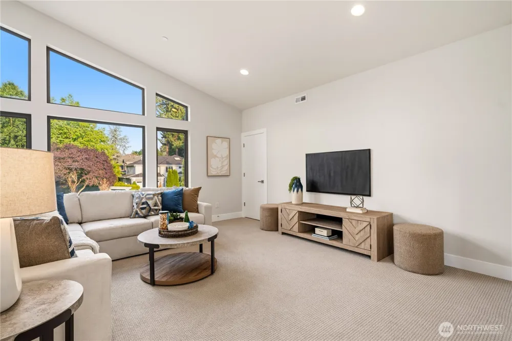 10209 125th Avenue NE Kirkland, WA 98033