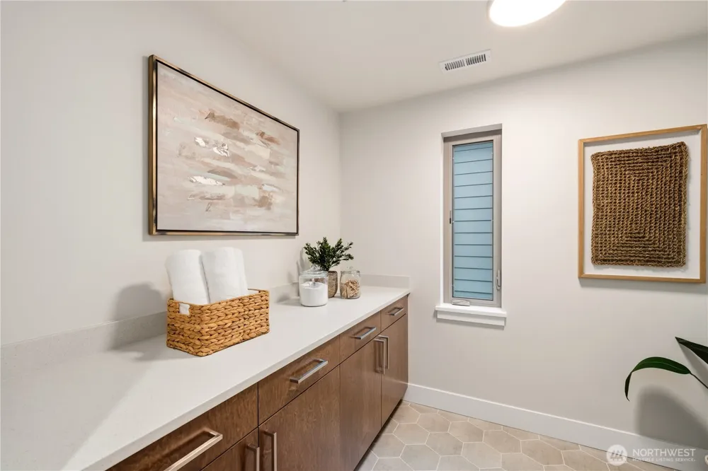 10209 125th Avenue NE Kirkland, WA 98033