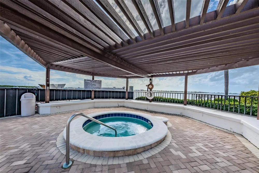 6287 BAHIA DEL MAR CIRCLE #113 St Petersburg, FL 33715