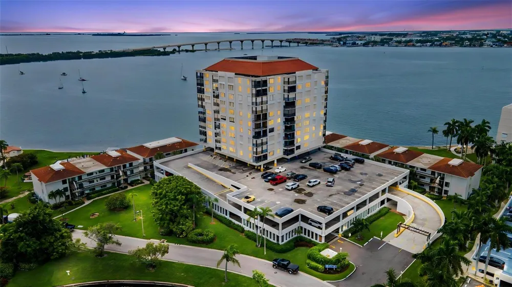6287 BAHIA DEL MAR CIRCLE #113 St Petersburg, FL 33715