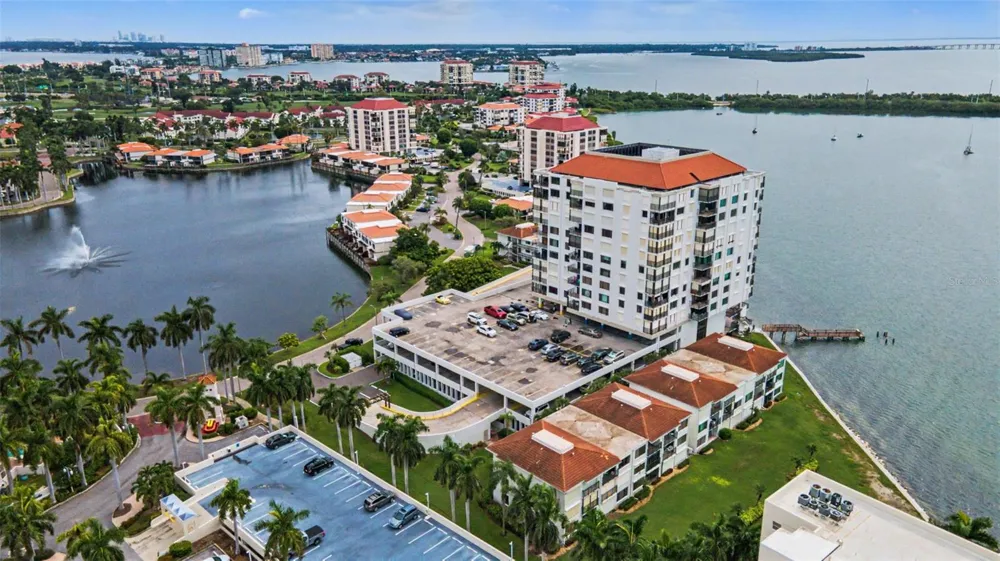 6287 BAHIA DEL MAR CIRCLE #113 St Petersburg, FL 33715