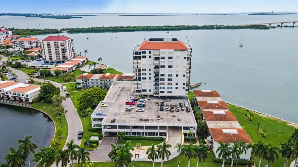 6287 BAHIA DEL MAR CIRCLE #113 St Petersburg, FL 33715