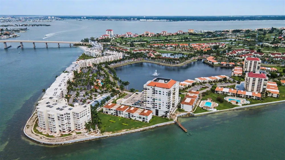 6287 BAHIA DEL MAR CIRCLE #113 St Petersburg, FL 33715