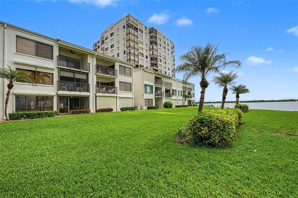 6287 BAHIA DEL MAR CIRCLE #113 St Petersburg, FL 33715