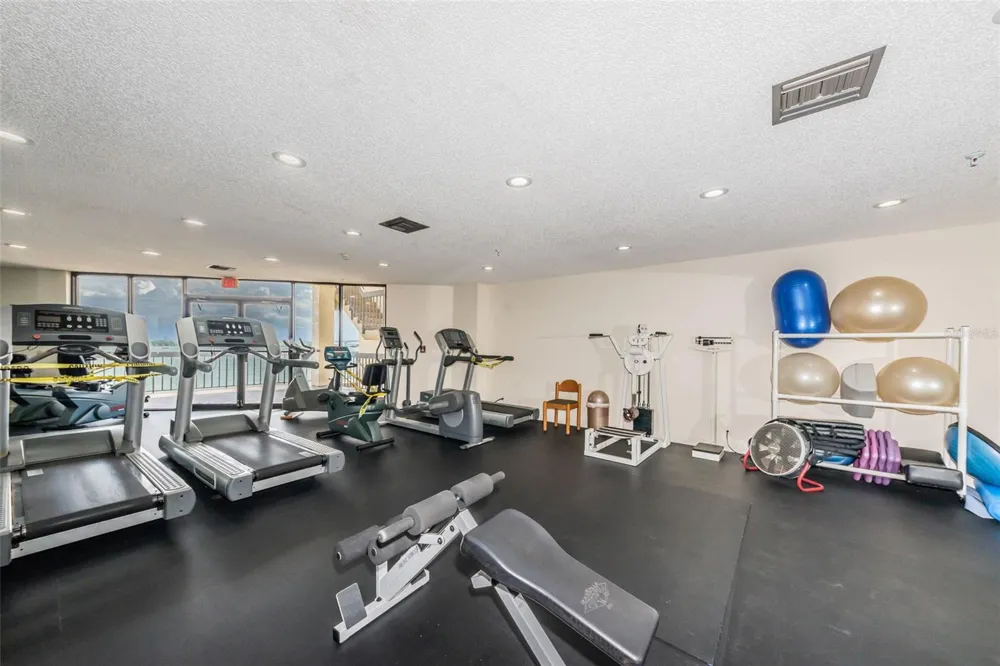 6287 BAHIA DEL MAR CIRCLE #113 St Petersburg, FL 33715