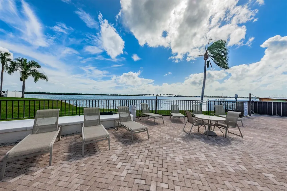 6287 BAHIA DEL MAR CIRCLE #113 St Petersburg, FL 33715