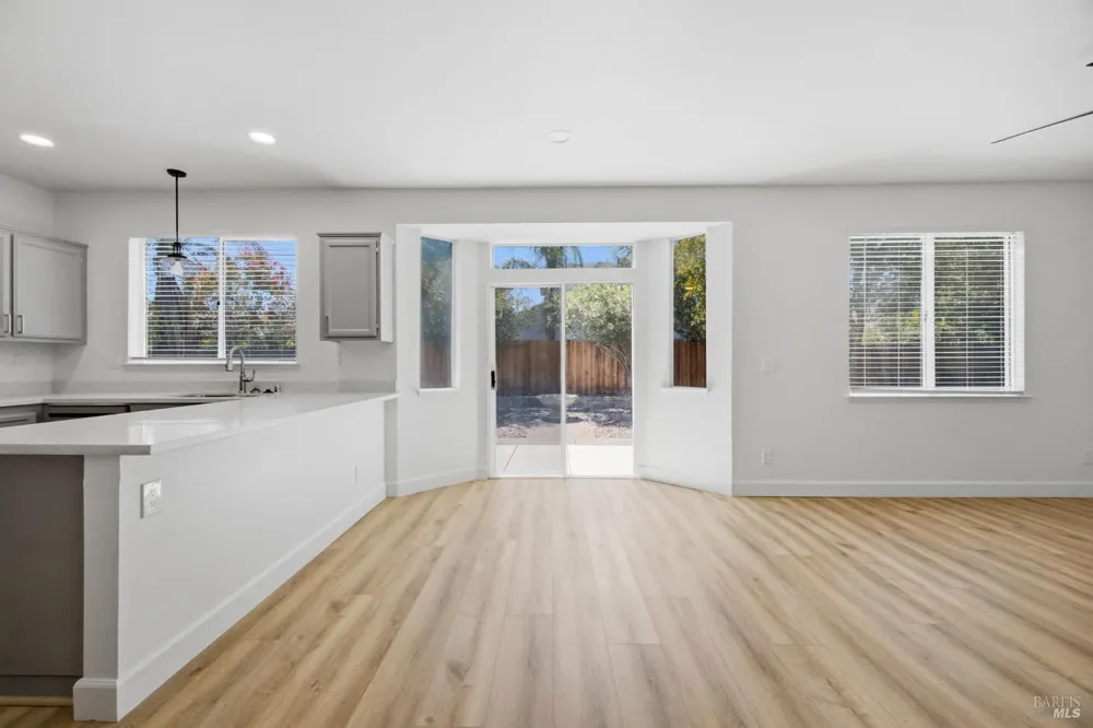 740 Shannon Drive Vacaville, CA 95688