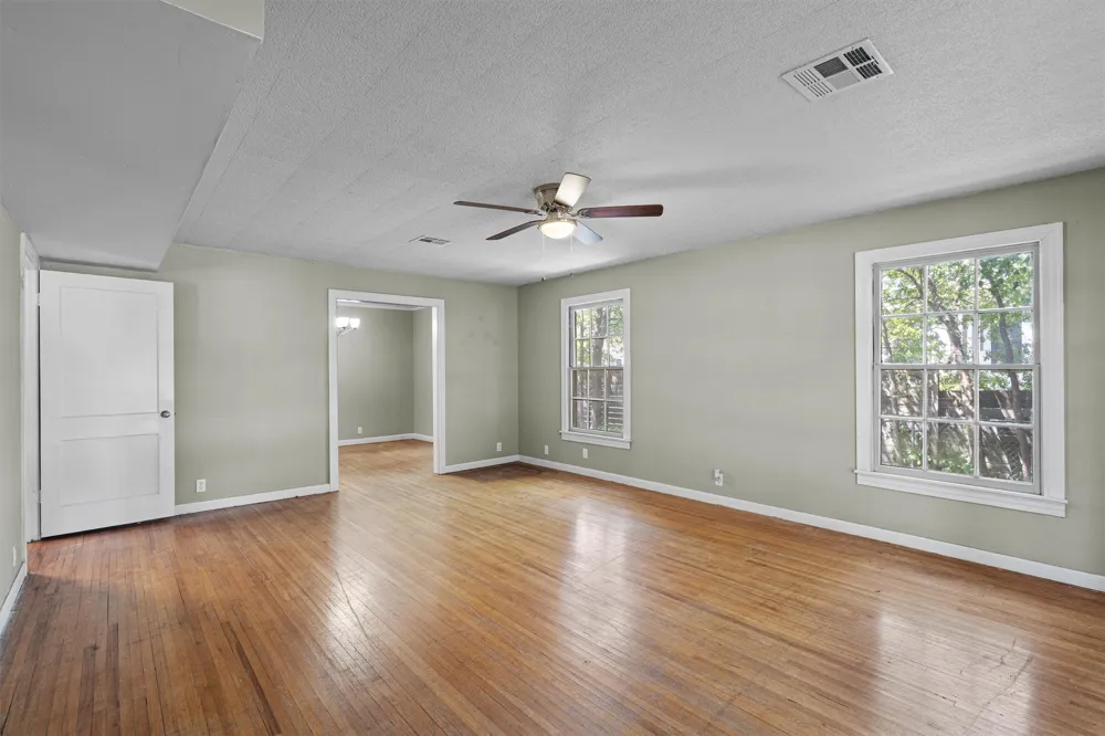 1121 Lexington Street Taylor, TX 76574