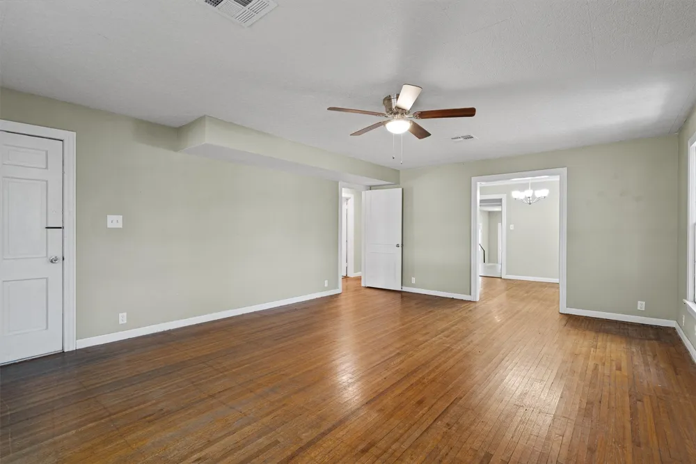 1121 Lexington Street Taylor, TX 76574