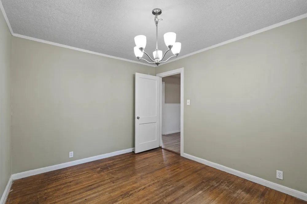 1121 Lexington Street Taylor, TX 76574