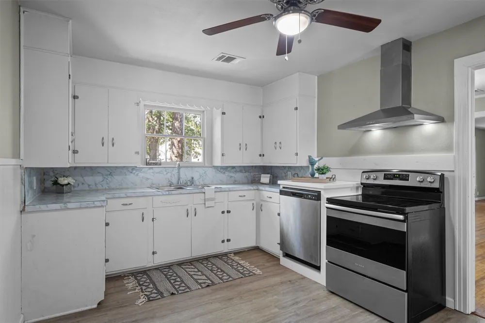 1121 Lexington Street Taylor, TX 76574