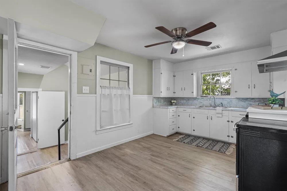 1121 Lexington Street Taylor, TX 76574