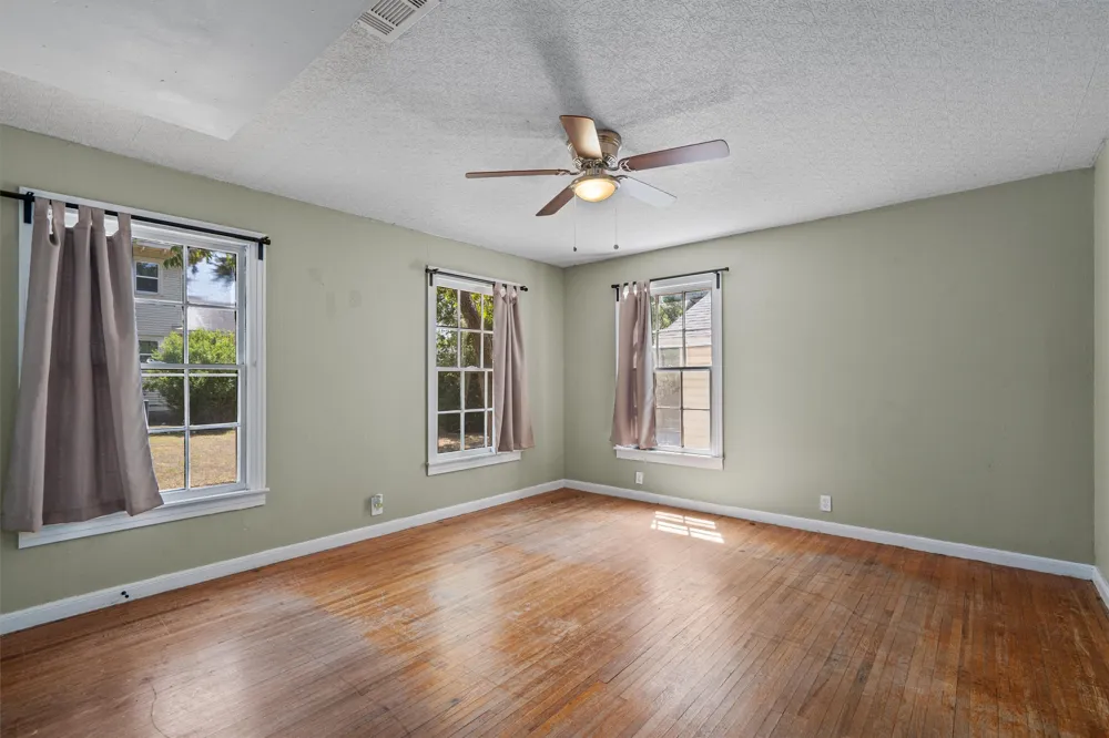 1121 Lexington Street Taylor, TX 76574