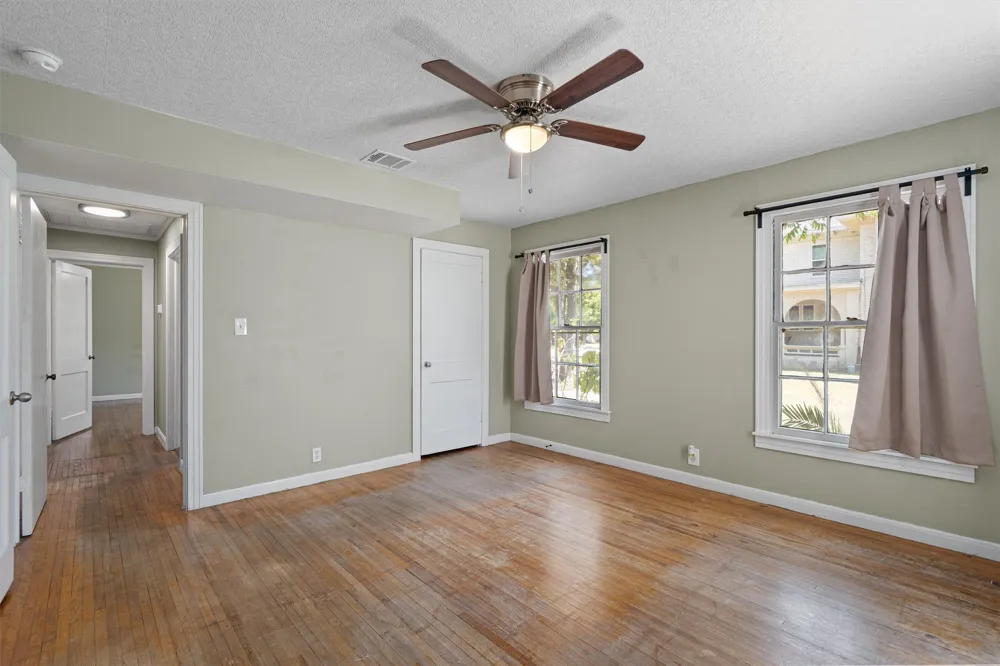 1121 Lexington Street Taylor, TX 76574