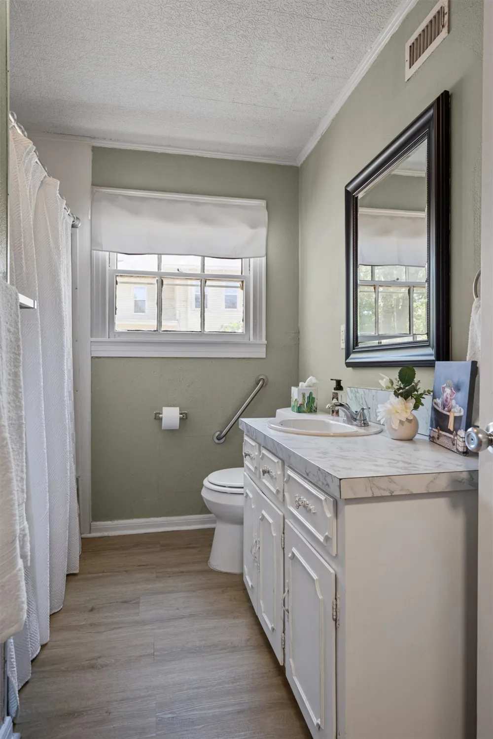 1121 Lexington Street Taylor, TX 76574