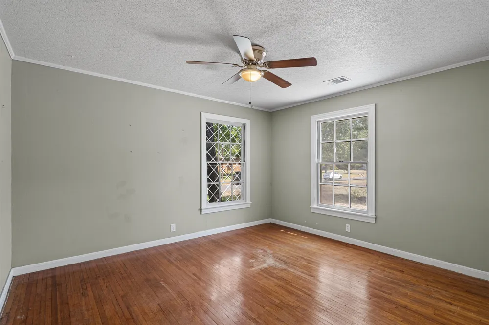 1121 Lexington Street Taylor, TX 76574