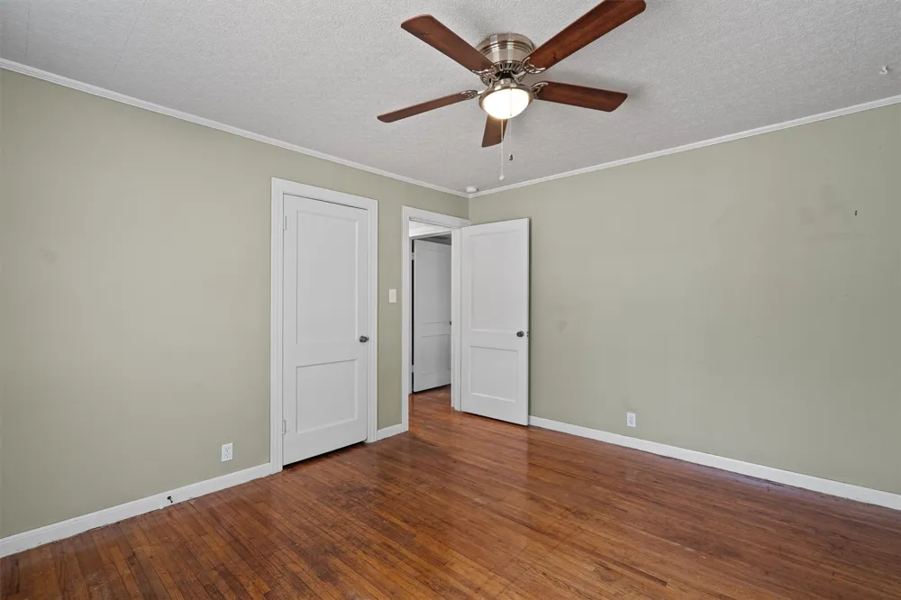 1121 Lexington Street Taylor, TX 76574