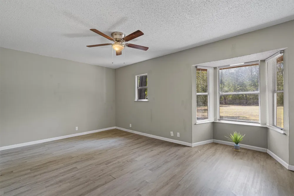 1121 Lexington Street Taylor, TX 76574