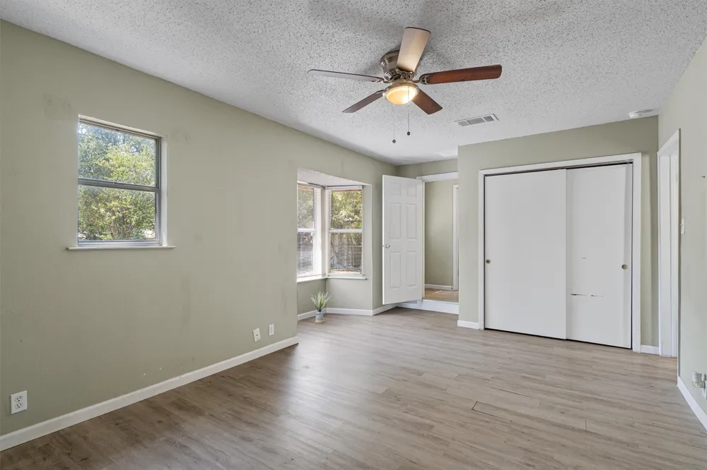 1121 Lexington Street Taylor, TX 76574